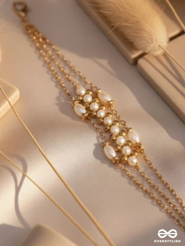 THE VANILLA SWIRL - DELICATE HANDMADE BRACELET